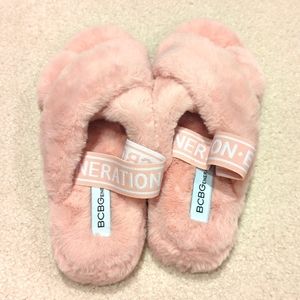 🆕 BCBG fur sandal size 6-6.5
